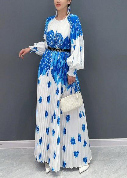 Robe longue froissée à imprimé col rond blanc et bleu style AO1001 