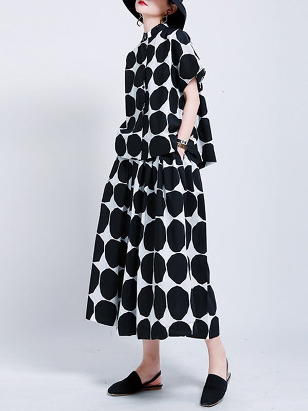 Chemise boutonnée haute à pois noirs et col montant avec poches 