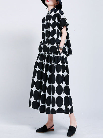 Chemise boutonnée haute à pois noirs et col montant avec poches 