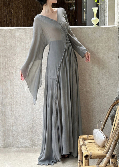 Robe longue froissée en coton gris à col en V et manches longues AH492