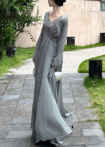 Robe longue froissée en coton gris à col en V et manches longues AH492