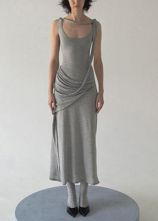 Solides graues Baumwoll-Kunstkleid mit Spaghettiträgern, faltig, ärmellos