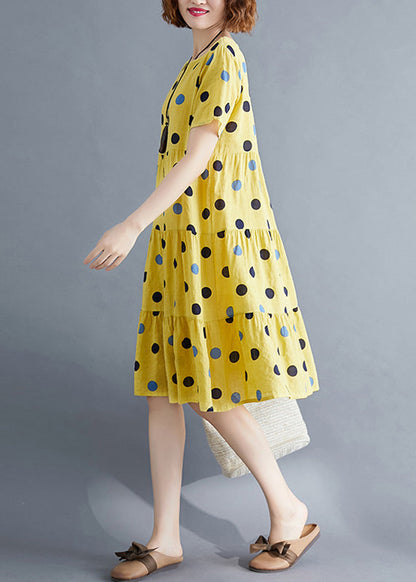 Robe mi-longue à imprimé pois jaunes et patchwork à manches courtes pour les vacances VB1026