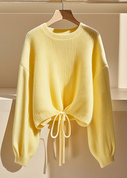 Pull en tricot uni à lacets et col rond jaune Art Automne QS030