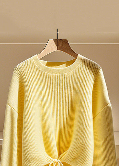 Pull en tricot uni à lacets et col rond jaune Art Automne QS030