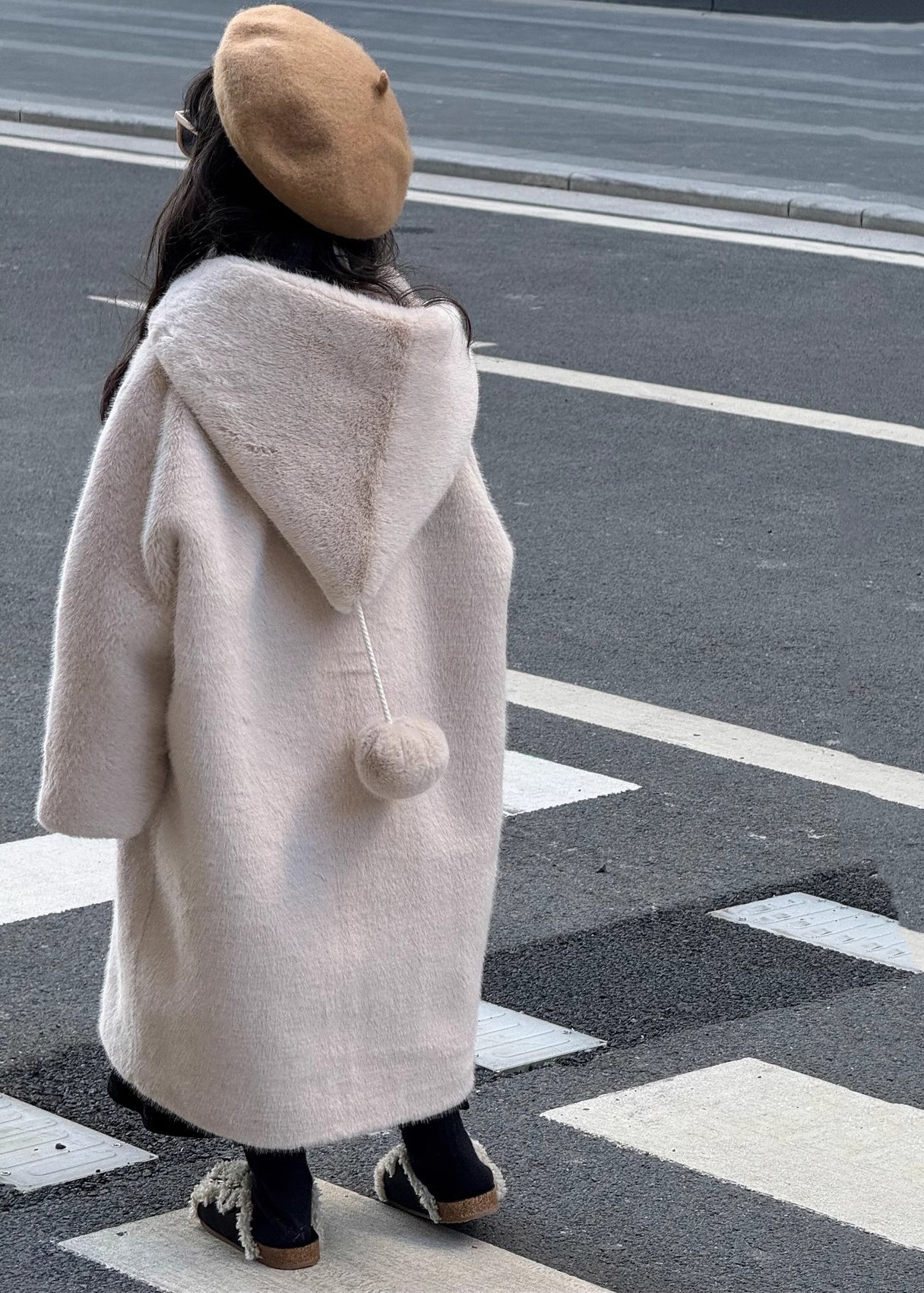 Magnifiques manteaux longs à capuche en velours et vison pour filles, décorés de boules pelucheuses abricot, hiver TG021