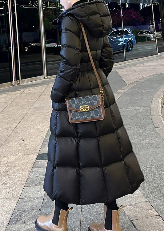 Schöner schwarzer Winterparka mit Kapuze und Taschen, schmale Passform, mit feiner Baumwollfüllung, TD042