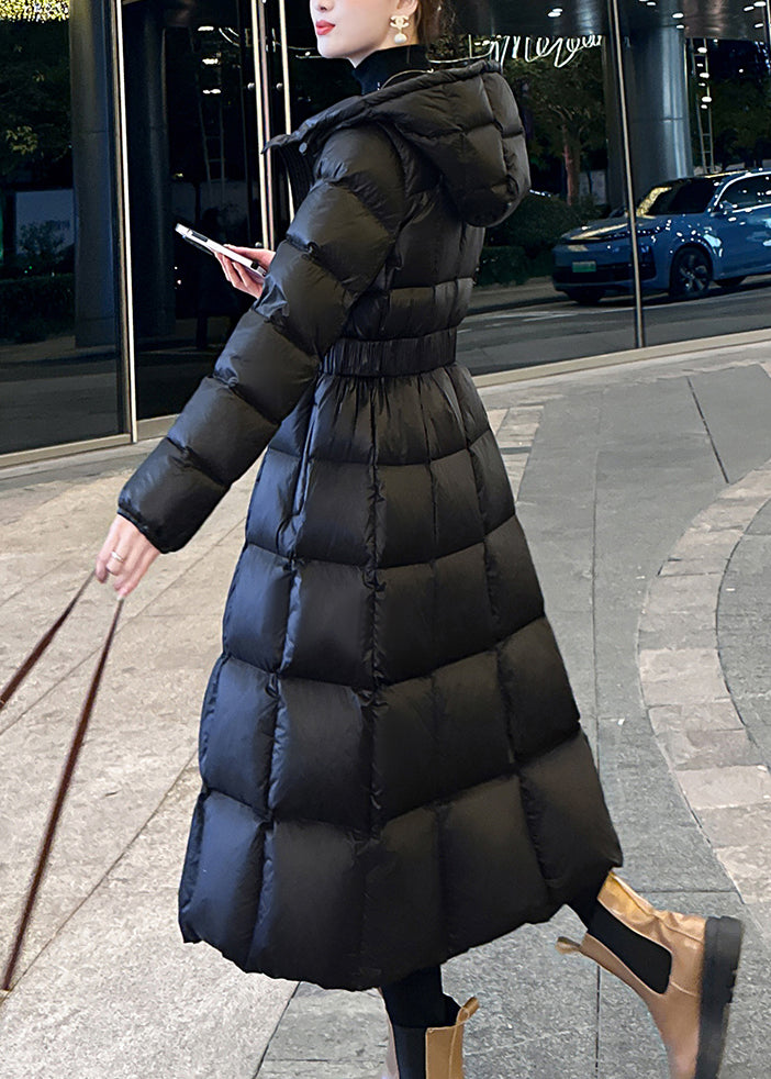 Schöner schwarzer Winterparka mit Kapuze und Taschen, schmale Passform, mit feiner Baumwollfüllung, TD042