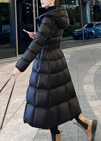 Schöner schwarzer Winterparka mit Kapuze und Taschen, schmale Passform, mit feiner Baumwollfüllung, TD042