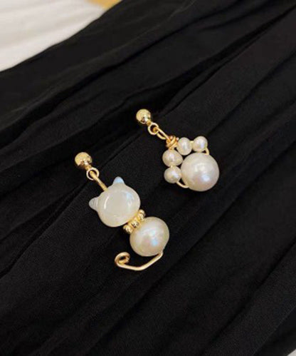 Magnifiques boucles d'oreilles pendantes asymétriques en or blanc et cuivre avec perles et petits chats KX1021