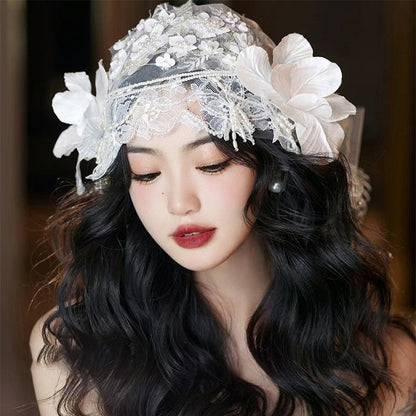 Magnifique chapeau patchwork en dentelle blanche à fleurs perlées ZZ035