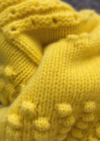 Magnifique manteau en tricot à boutons et col rond jaune pour l'automne WE014