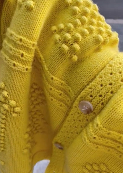 Magnifique manteau en tricot à boutons et col rond jaune pour l'automne WE014