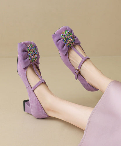 Escarpins à talons épais en daim avec boucle haute et nœud noir et bride en zircon