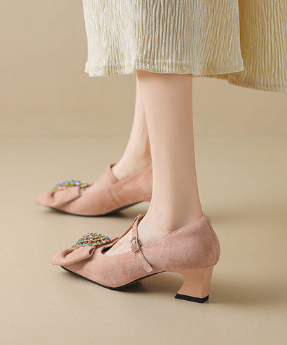 Escarpins à talons épais en daim avec boucle haute et nœud noir et bride en zircon