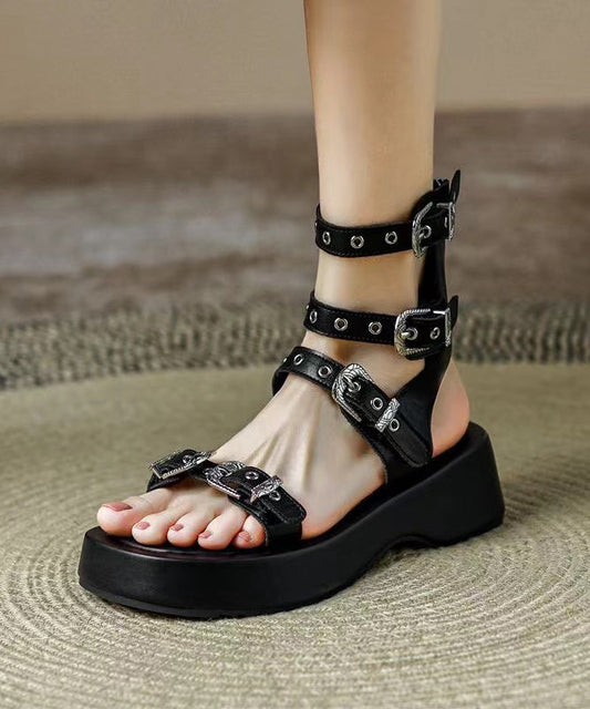 Schwarze Sandalen mit Plateau und Schnallenriemen und Römersandalen JJ085