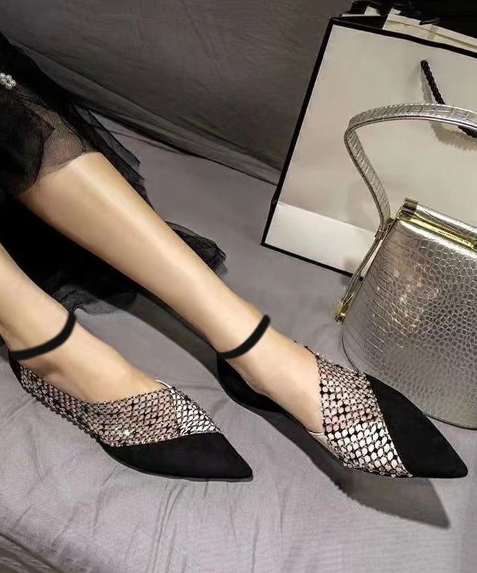 Chaussures noires pointues en daim à bout plat et zircon