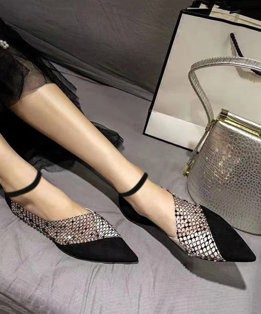Chaussures noires pointues en daim à bout plat et zircon