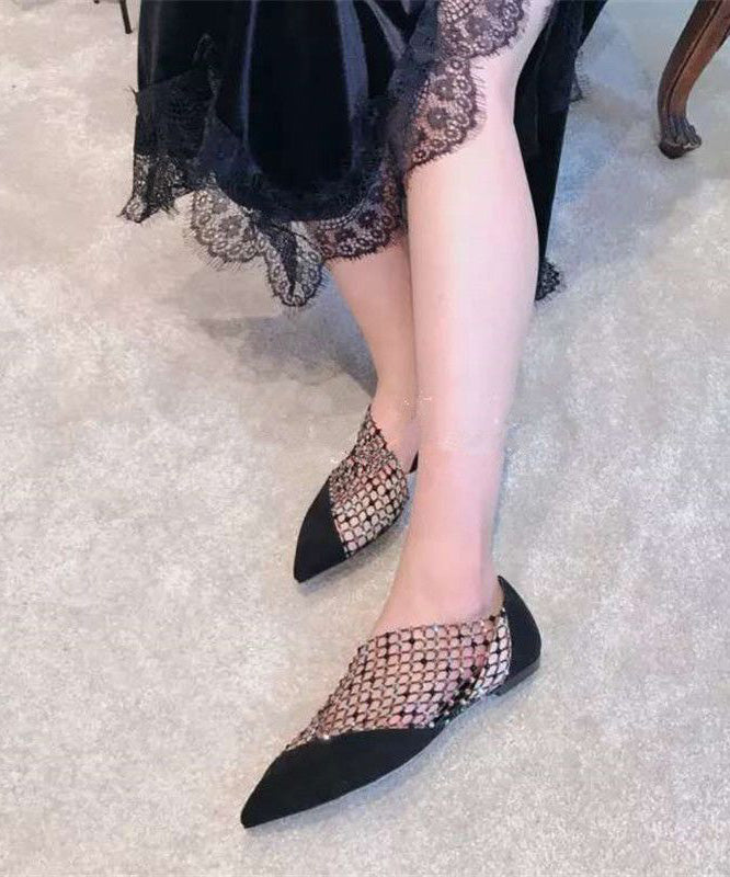 Chaussures noires pointues en daim à bout plat et zircon