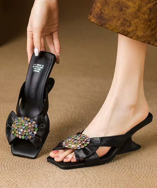 Sandales compensées noires en peau de mouton avec zircons épissés