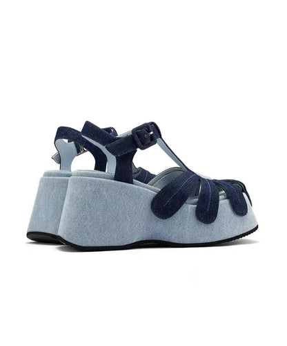 Sandales compensées en tissu bleu à la mode avec épissure en denim ajouré