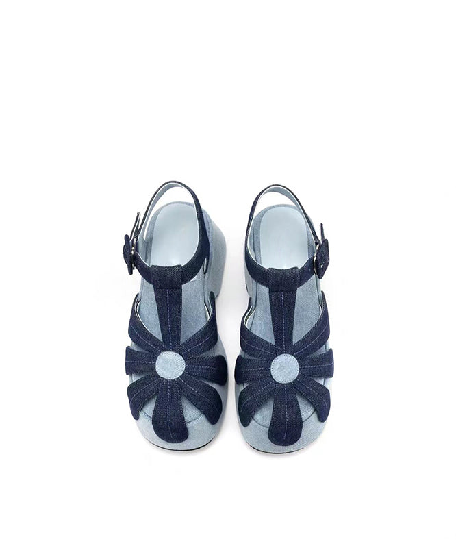 Sandales compensées en tissu bleu à la mode avec épissure en denim ajouré