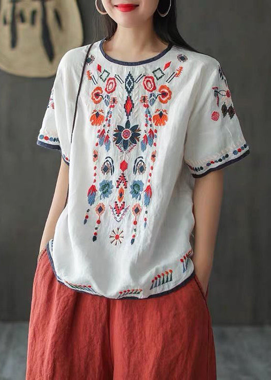 T-shirt bohème ample en coton blanc brodé pour l'été TN016