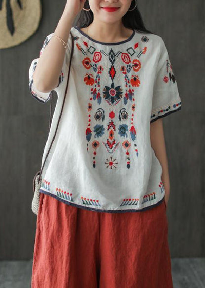 T-shirt bohème ample en coton blanc brodé pour l'été TN016