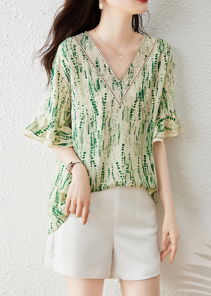 Boutique Grünes Chiffonhemd mit V-Ausschnitt und Schmetterlingsärmeln TH027