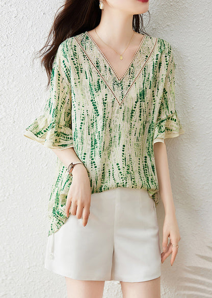 Boutique Grünes Chiffonhemd mit V-Ausschnitt und Schmetterlingsärmeln TH027