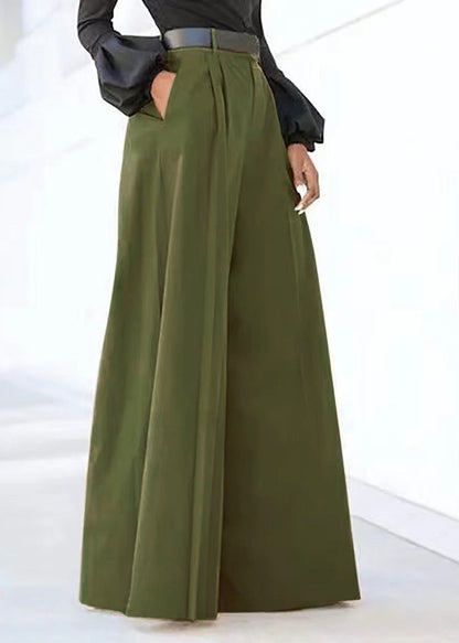 Pantalon gris à poches larges et taille haute pour le printemps