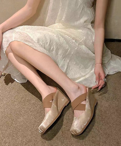 Sandales compensées à talons hauts et brides croisées Boutique Kaki DD1026