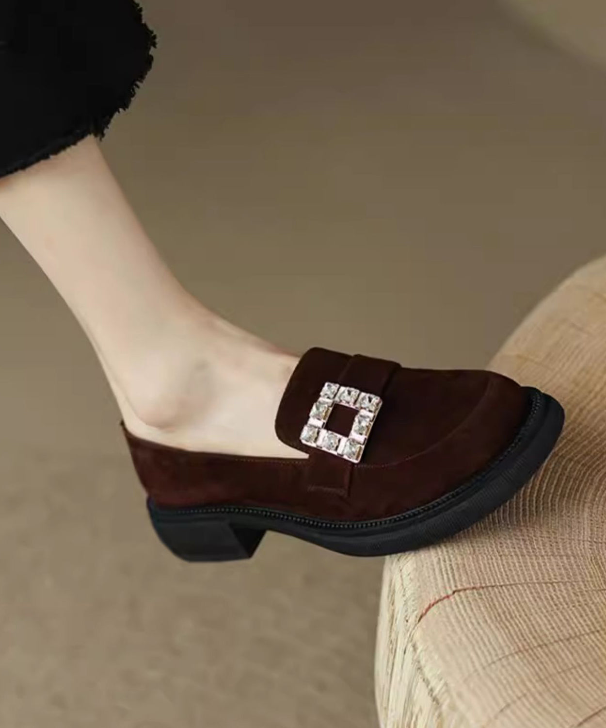 Braune klobige Wildleder-Loafer-Schuhe mit Zirkon-Spleißen TE019