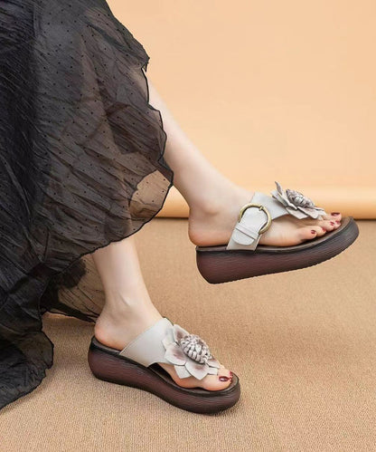 Sandales compensées en cuir de vachette faites à la main à motif floral marron Cameo OI071