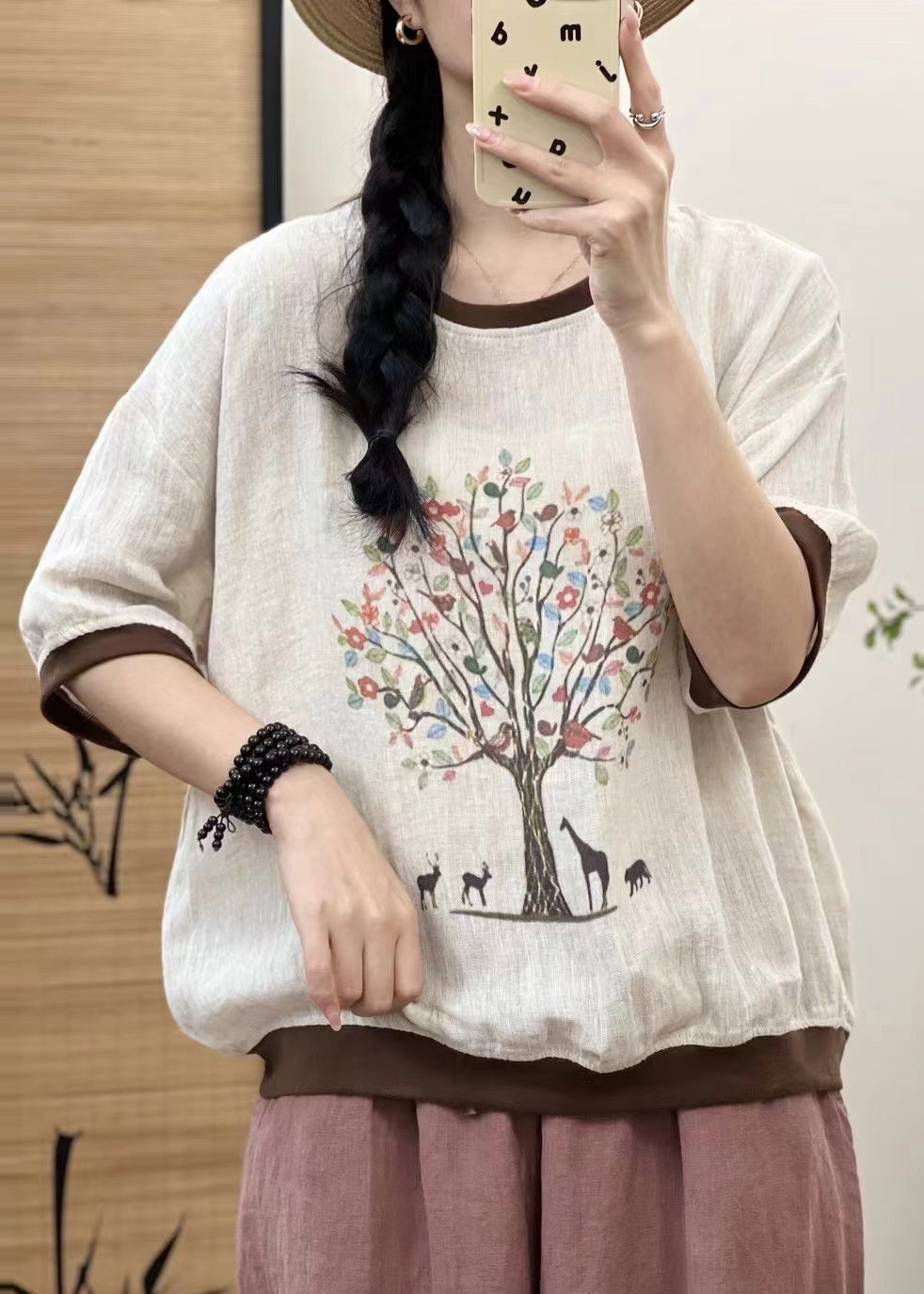 Übergroßes Leinen-Oberteil mit weißem Aufdruck und Patchwork-Ärmeln