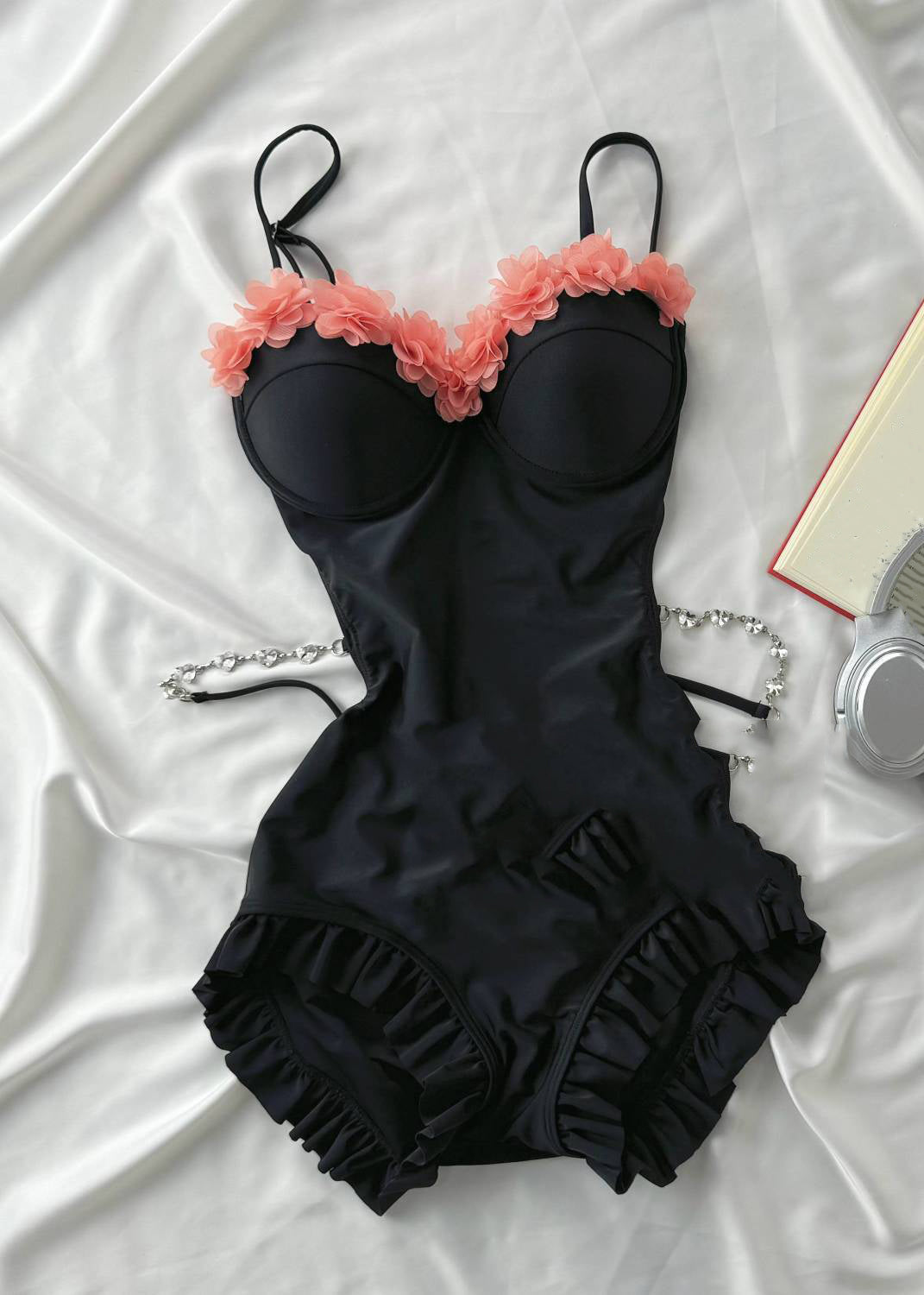 Schicker, ausgehöhlter, schwarzer Rüschenbody aus Tüll im Patchwork-Stil