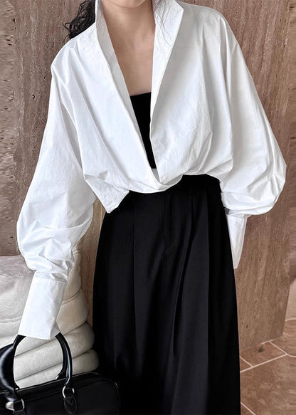 Chemises blanches à col montant et à imprimé floral chic et uni