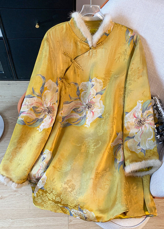 Chinesischer Stil Gelber Patchwork-Druck Feine Baumwoll-gefüllte Seidenmantel Frühling TI021