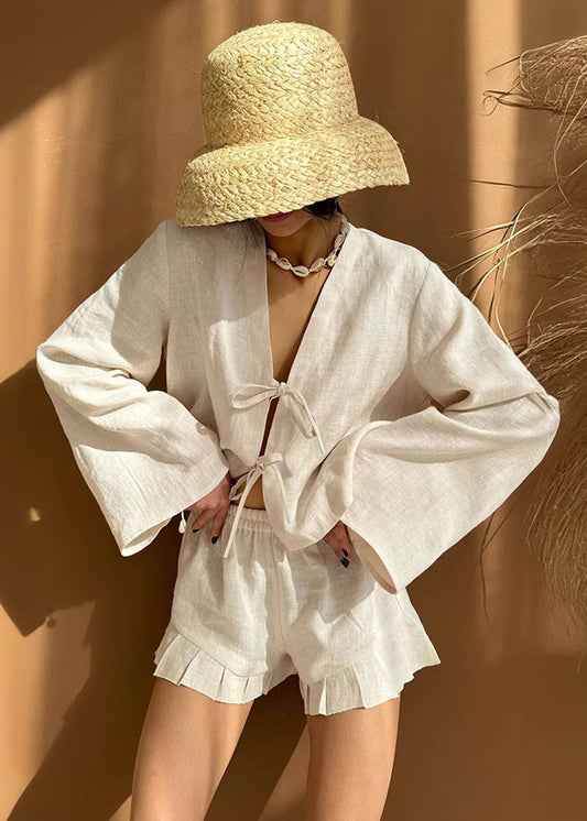 Übergroßes, elegantes Sommer-Outfit mit zwei Spitzenteilen in Beige