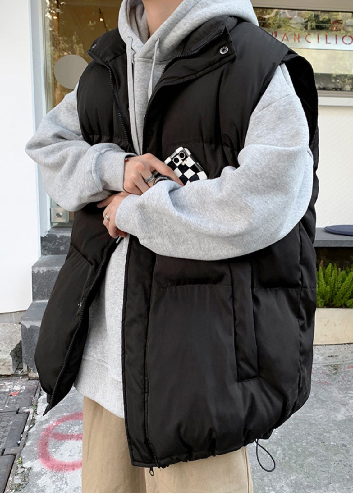 Edle schwarze übergroße Pufferweste mit Kordelzug und feiner Baumwollefüllung für Herren im Winter TK024