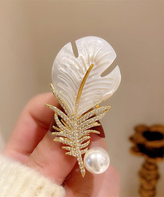 Jolie broche coquillage en cuivre blanc et zircone YA051