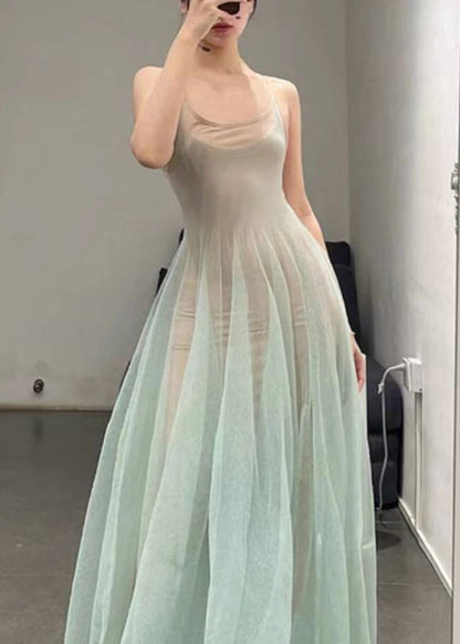 Robe élégante à bretelles spaghetti en tulle vert clair à col rond sans manches AH697