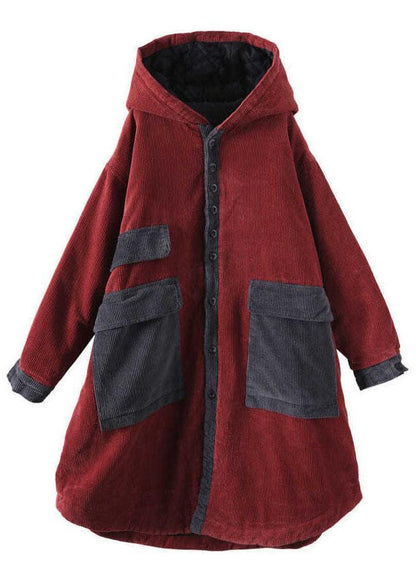 Manteau d'hiver élégant à capuche rouge avec poches et boutons à manches longues QS046