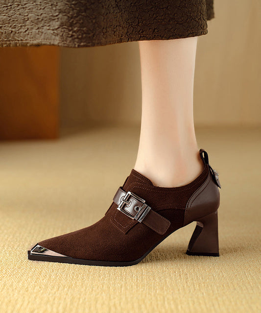 Elegante, klobige High Heels aus braunem Wildleder mit spitzer Spitze RX010