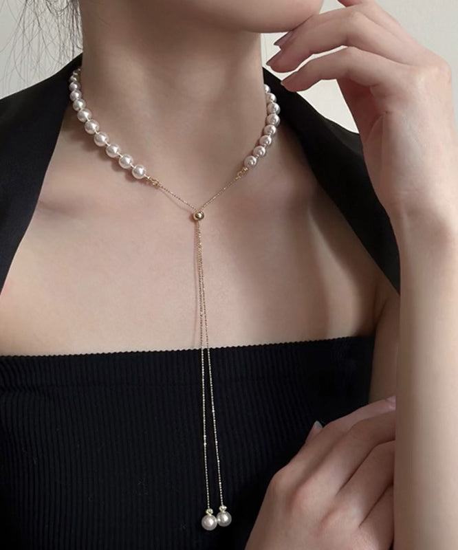 Elegantes weißes Kupferlegierung Perlenquasten-Charm-Armband und abgestufte Perlenkette Zweiteiliges Set YU014