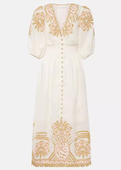 Robe longue élégante en coton blanc brodé à boutons pour l'été AU1028