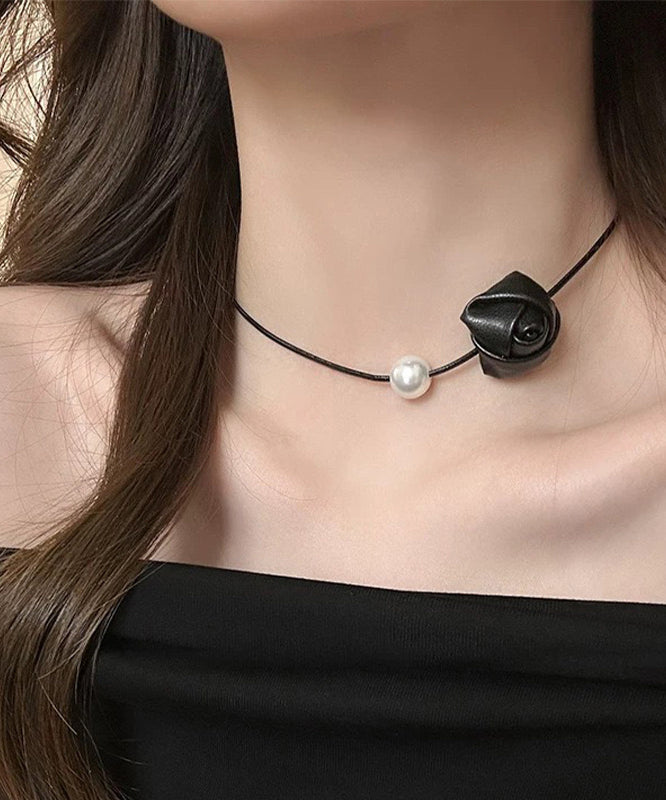 Elegantes weißes Edelstahl Perlenrosen Choker YA003