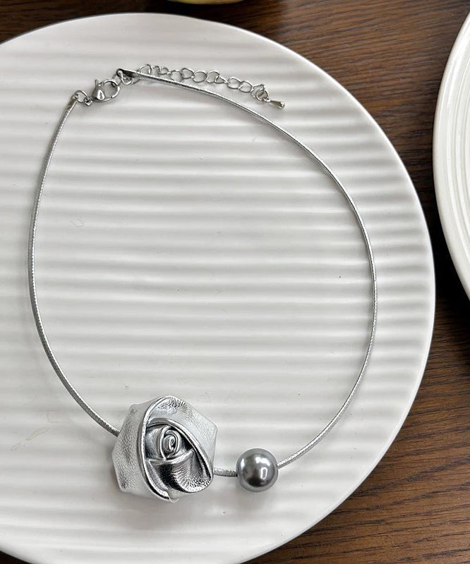 Elegantes weißes Edelstahl Perlenrosen Choker YA003