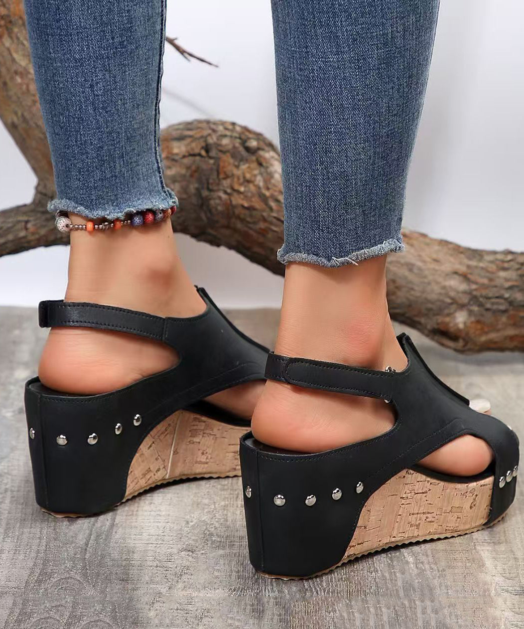 Europäischer amerikanischer Stil Schwarze Spleißen Keil Sandalen Aushöhlen Peep Toe UU011