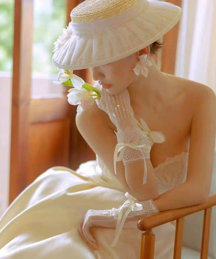 Beigefarbener, faltig gewebter Mode-Strohhut aus Tüll